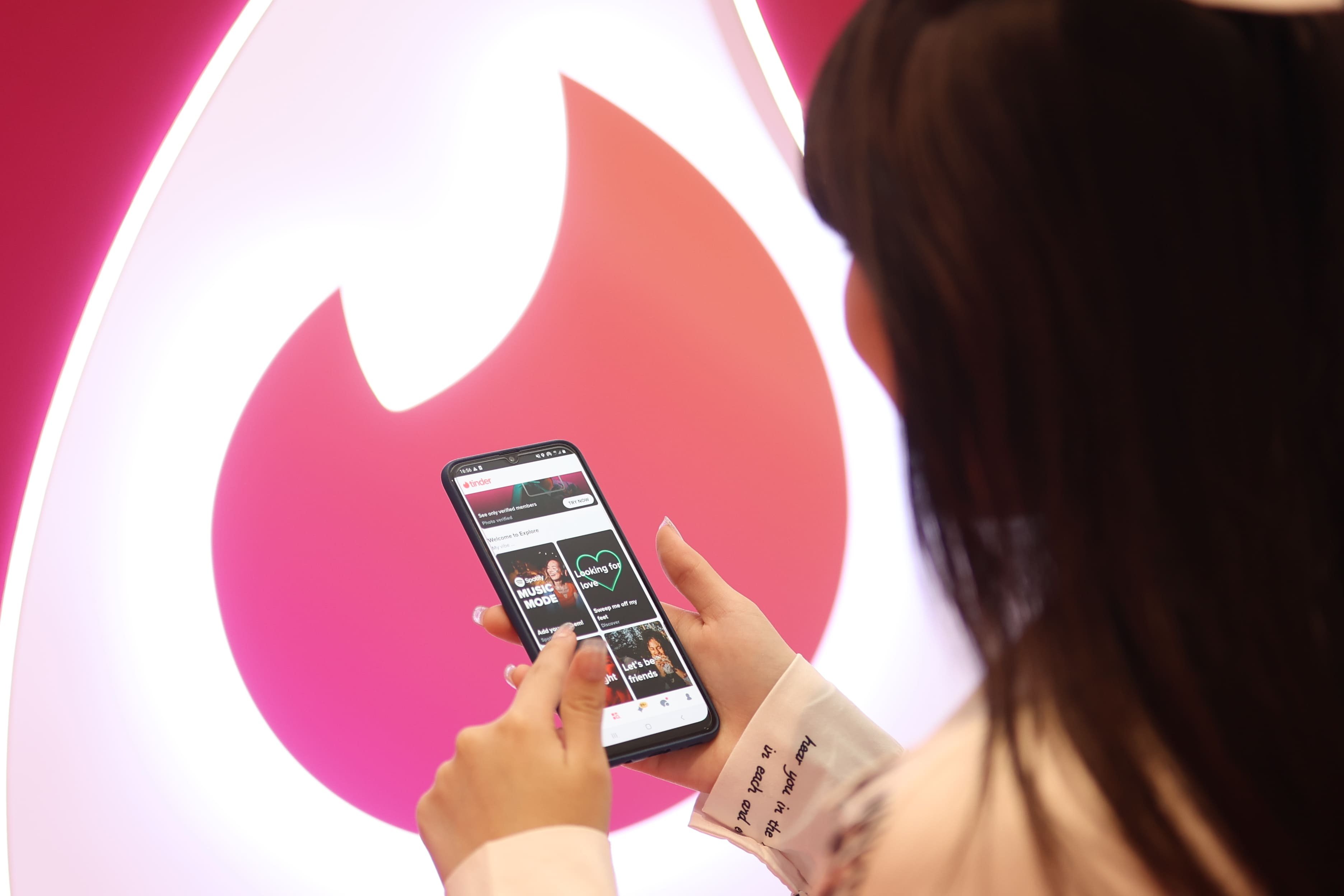 เปิดอินไซด์ Tinder กลุ่มคนขี้เหงา (แต่ไม่อยากเหงาแล้ว ในวาเลนไทน์นี้)